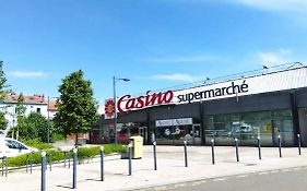 Les Glycines, Un Air De Campagne A La Ville